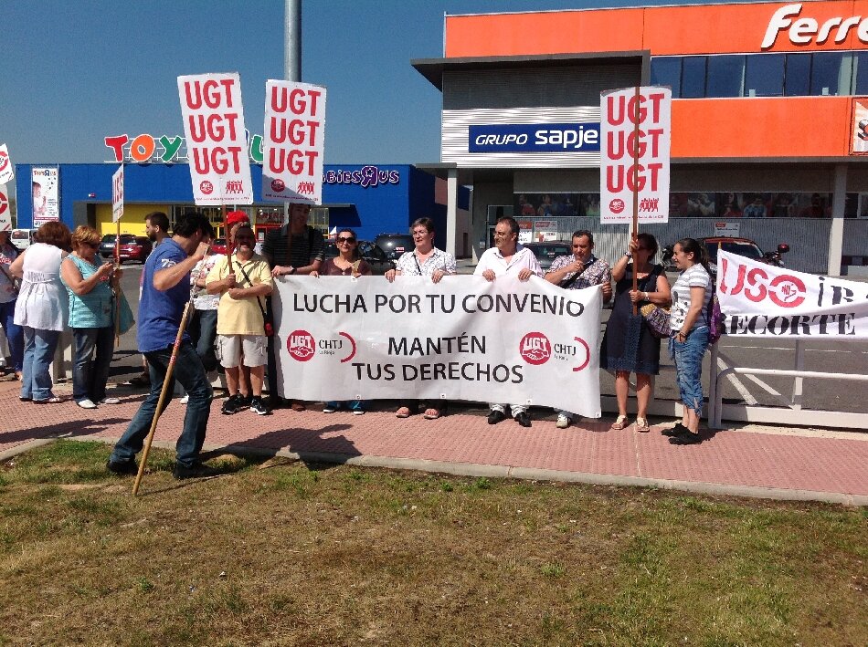 Movilizaciones en defensa de los convenios colectivos de comercio en La Rioja 24.07.2013